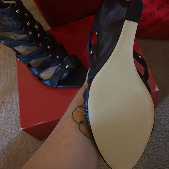 Size 8.5 guess wedges - Picture 3 of 4